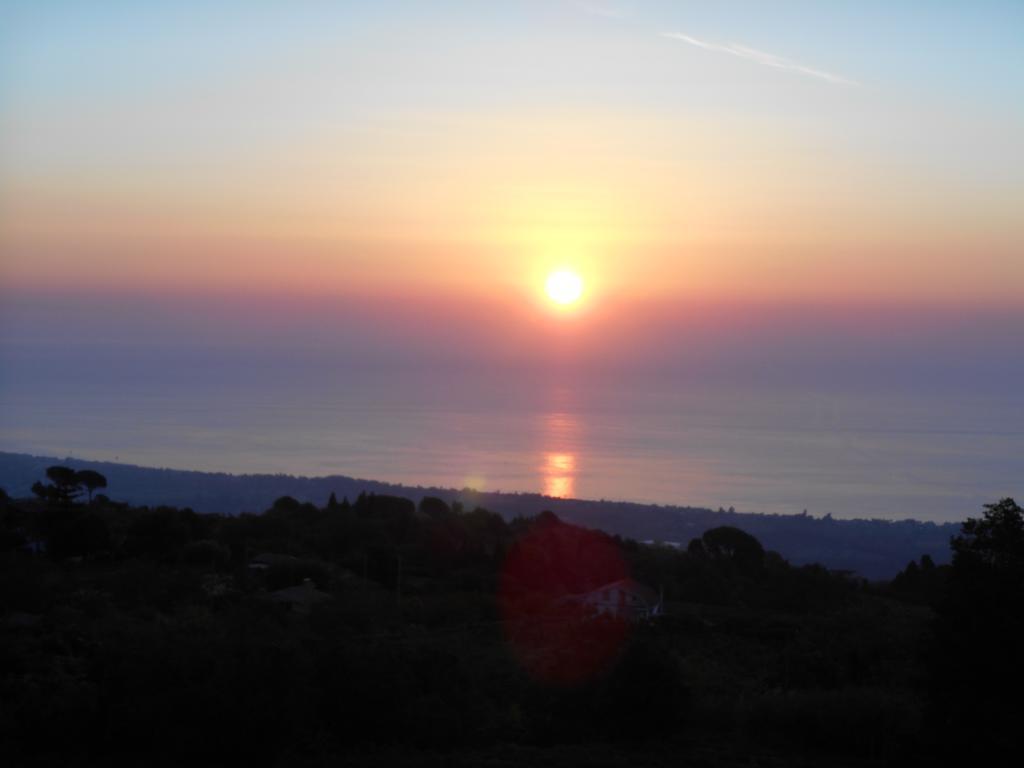 Al Villino Sunshine In Villa Con Piscina Ed Idromassaggio SantʼAlfio المظهر الخارجي الصورة