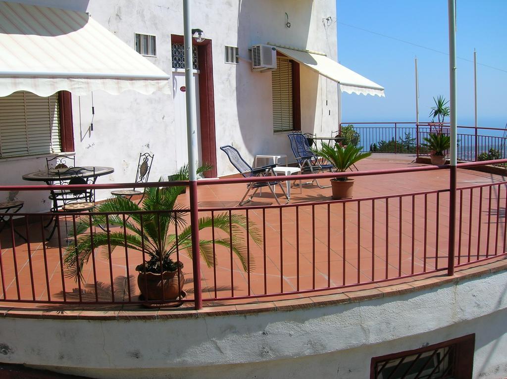 Al Villino Sunshine In Villa Con Piscina Ed Idromassaggio SantʼAlfio الغرفة الصورة